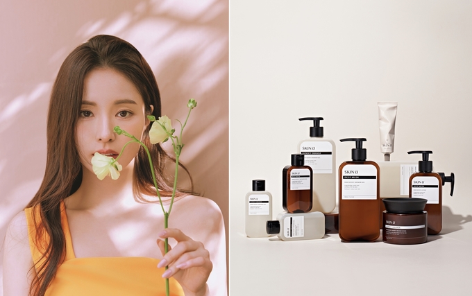 스킨뮤 모델 신세경(좌측), 스킨유의 니소센트 라인의 샤워젤과 바디스크럽 신제품(우측) ⓒ 파이낸셜데일리 / 아모레퍼시픽