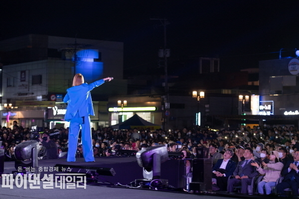 거대한 무덤 위에서 펼쳐지는 미디어아트 예술 ⓒ파이낸셜데일리/경주시