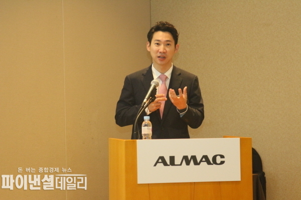 코스닥 상장 전 기자간담회에서 알멕에 대해 설명하고 있는 박준표 부사장 ⓒ 파이낸셜데일리 / 정경춘 기자