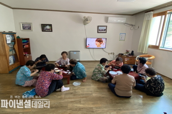 성산면 '지역 어르신들께 짜장면 한 그릇의 사랑' 나눔 봉사 ⓒ파이낸셜데일리/고령군