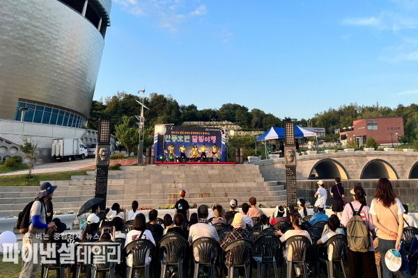 밤공기를 맡으며 걸어요 !“안동호반 달빛야행” 성료ⓒ파이낸셜데일리/경북문화관광공사