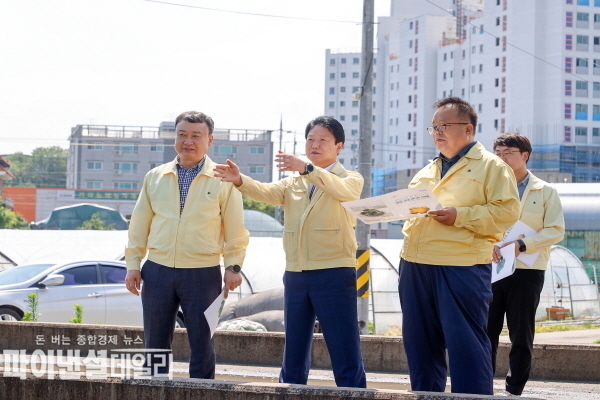 이병환군수 하천 사업장 공사추진 현황과 추진 상황을 점검 ⓒ파이낸셜데일리/성주군