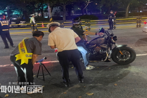 이륜차 폭주 행위(굉음 등)의 근절을 위해 관계 기관과 합동으로 집중 단속현장 ⓒ파이낸셜데일리/구미시