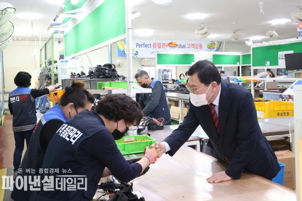 주낙영 시장이 지역 중소기업을 방문 ⓒ파이낸셜데일리/경주시