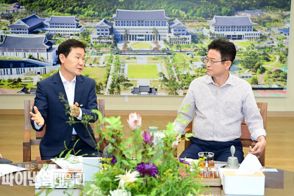 주요 현안사업의 원활한 추진을 위해 경북도청을 방문하여 이철우 도지사와 사업 담당 실·국장을 만나 세계유산 등재기념식 유치 등 주요 현안사업에 대하여 설명하고 적극적인 협조와 지원을 요청ⓒ파이낸셜데일리/고령군