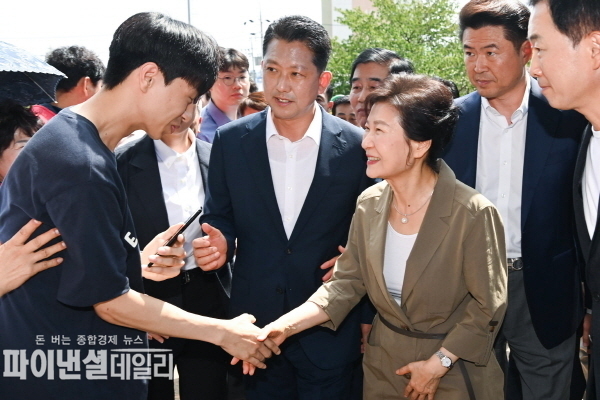 제78주년 광복절을 맞이하여 박근혜 前대통령이 박정희대통령생가를 방문했다 ⓒ파이낸셜데일리/구미시