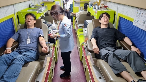 넥센타이어 임직원 헌혈 캠페인 장면. ⓒ 파이낸셜데일리 / 넥센타이어