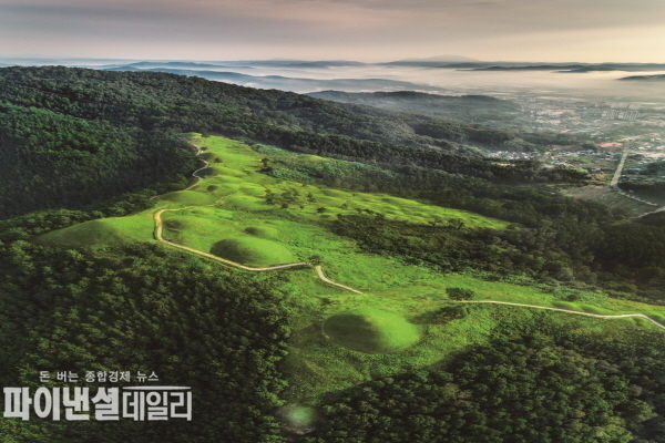 지산동 고분군을 포함한 가야고분군이 유네스코 세계유산목록에 최종 등재 ⓒ파이낸셜데일리/고령군