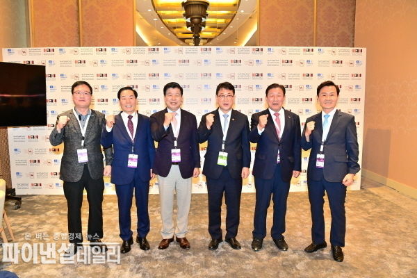 <strong>)(왼쪽부터 합천부군수 이선기, 창년군수 성낙인, 고성군수 이상근, 문화재청장 최응천, 함안부군수 조근제, 고령군수 이남철) ⓒ파이낸셜데일리/고령군</strong>