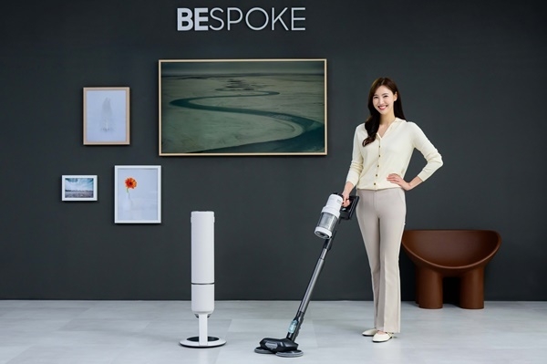삼성전자 모델이 '비스포크 제트 AI' 신제품을 소개하고 있는 모습. ⓒ 파이낸셜데일리 / 삼성전자
