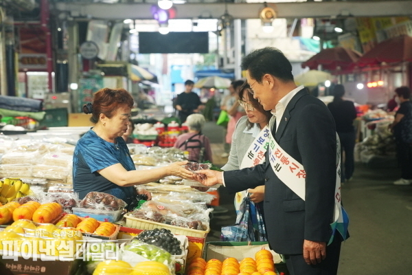 최기문 영천시장 '추석맞이 전통시장 장보기' ⓒ파이낸셜데일리/영천시 