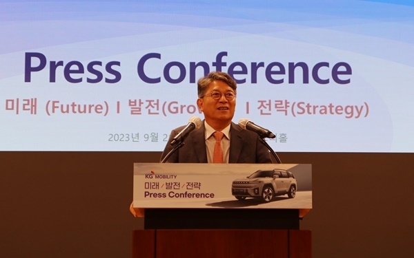 KG 모빌리티 곽재선회장이 기자간담회를 갖고 미래 발전전략을 밝히고 있다. ⓒ 파이낸셜데일리 / KG 모빌리디