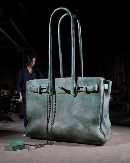 VESSEL Bronze 185x85x270(h)cm 2021. ⓒ 파이낸셜데일리 / 미래에셋증권 강남파이낸스센터