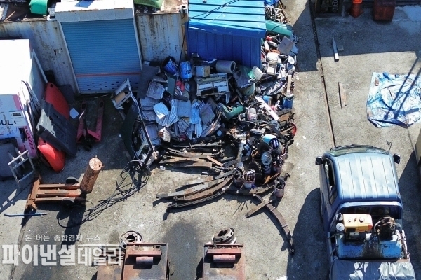 기본 정비가 아닌 차량 오일을 교체하고 버스 일부 고장수리 교체 부품들 ⓒ파이낸셜데일리/박미화 기자