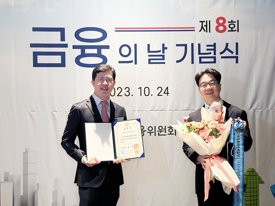 제8회 금융의 날 기념식에서 <혁신금융> 부문 국무총리 표창을 수상한 vip자산운용 김민국, 최준철 공동대표이사. ⓒ 파이낸셜데일리 / vip자산운용