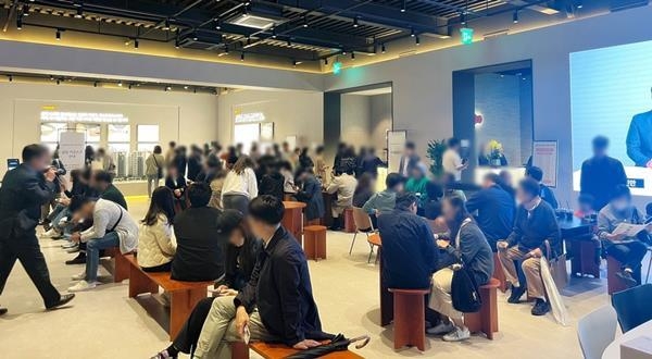 지난 13일 개관한 e편한세상 강동 프레스티지원 주택전시관. 13일부터 15일까지 3일간 약 1만여명 이상이 방문했다. 사진은 e편한세상 강동 프레스티지원 주택전시관 모습. ⓒ 파이낸셜데일리 / DL이앤씨