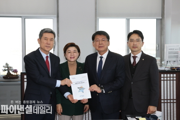 내년도 국비 확보를 위해 지역 국회의원과 함께 국회 상임위·예결위 위원, 기재부 관계자를 만나는 등 국비 증액을 위한 총력 대응 ⓒ파이낸셜데일리/포항시