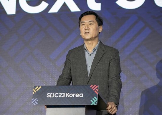  행사 첫날 삼성전자 DX부문 최고기술책임자(CTO) 겸 삼성리서치장인 전경훈 사장이 환영사를 하고 있다. ⓒ 파이낸셜데일리 / 삼성전자