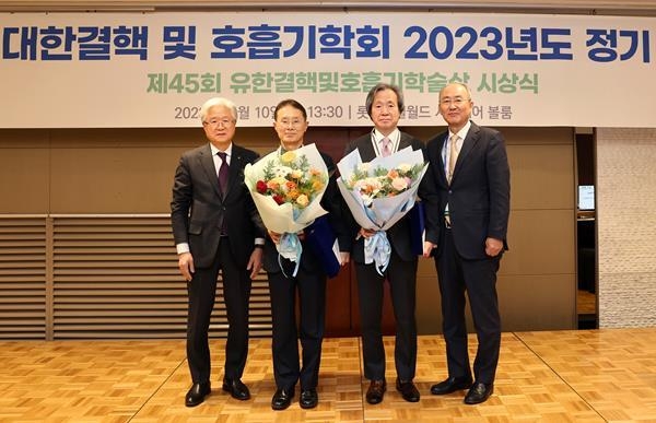 좌측부터 유한양행 조욱제 사장, 어수택 교수, 정기석 교수, 유철규 교수. ⓒ 파이낸셜데일리 / 유한양행