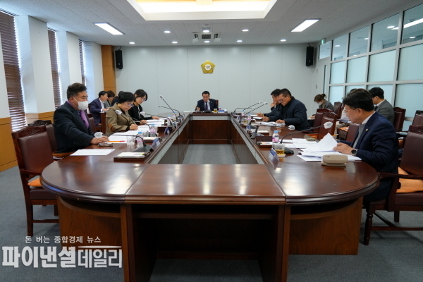 '11월 전체의원 2차 정례간담회' ⓒ파이낸셜데일리/영천시의회