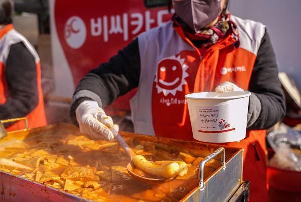 BC카드와 중구청은 관내 사회적 소외계층과 '따뜻한 겨울나기' 자선바자회를 가졌다. ⓒ 파이낸셜데일리 / BC카드