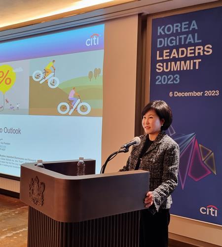 한국씨티은행은 지난 6일 서울 강남구에 위치한 조선 팰리스호텔에서 디지털 기업고객 대상 ‘코리아 디지털 리더스 서밋 2023’을 개최했다. 행사에 앞서 유명순 은행장이 환영사를 하고 있다. ⓒ 파이낸셜데일리 / 한국씨티은행