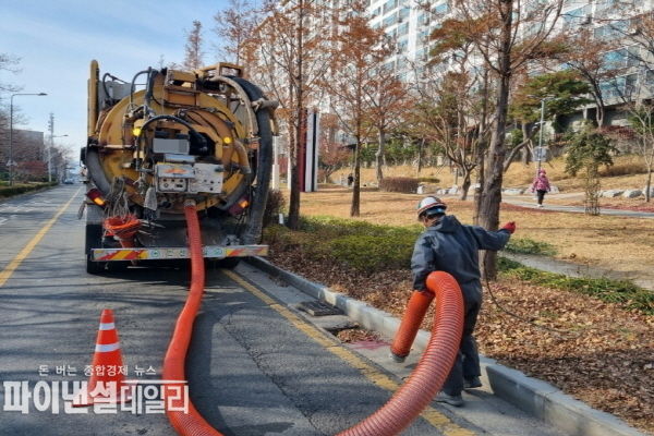 우수관로 퇴적물 준설작업현장 ⓒ파이낸셜데일리/포헝시ㅏ