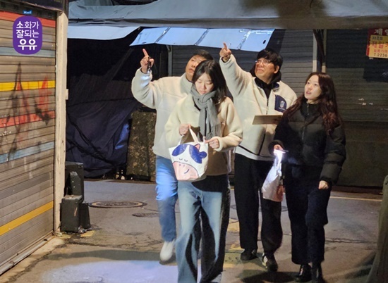 매일유업 임직원들이 어르신의 안부를 묻는 우유배달에 참여하고 있다. ⓒ 파이낸셜데일리 / 매일유업