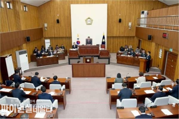  경주시의회 본 회의장 제279회 경주시의회 제2차 정례회 제2차 본회의를 개회 ⓒ파이낸셜데일리/경주시의회