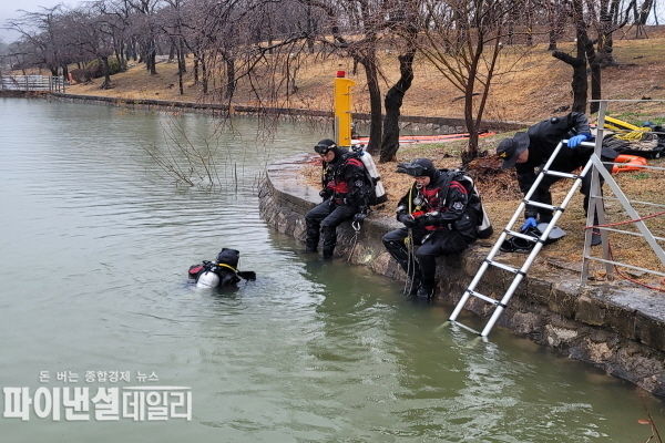  '2023년 겨울철 수난사고 대비 특별구조훈련 ⓒ파이낸셜데일리/경주소방서