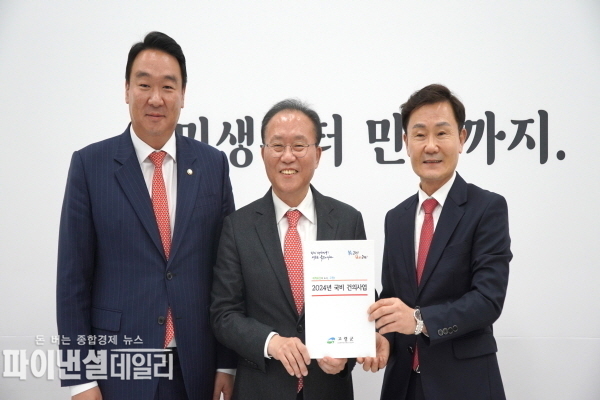 국도비 건의 국회 방문 원내대표와 함께 ⓒ파이낸셜데일리/고령군
