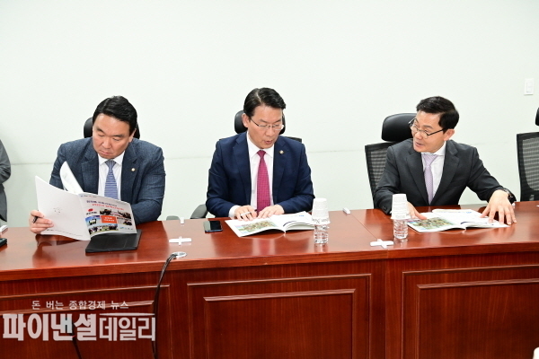 국도비 건의 국회의원 농림부 장관 만나 건의 ⓒ파이낸셜데일리/고령군