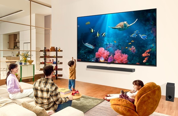 2024년형 LG QNED TV는 AI 기술 기반의 '알파8 프로세서'를 적용해 더욱 뛰어난 화질과 음질을 제공한다. 특히 초대형 TV를 원하는 고객을 위해 98형 TV가 라인업에 새롭게 추가됐다. ⓒ 파이낸셜데일리 / LG전자