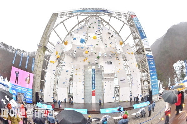2024 노스페이스컵 청송 전국 아이스클라이밍 선수권대회 및 청송 ICE CLIMBING FESTIVALⓒ파이낸셜데일리/청송군