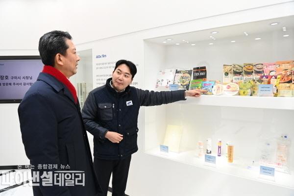 김장호 구미시장이 대표 향토기업인 (주)서일과 (주)대진기계를 방문해 생산 현장을 확인하고 현장 근로자를 격려 ⓒ파이낸셜데일리/구미시