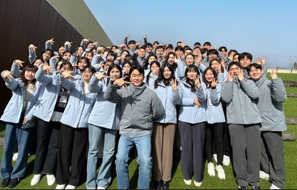 CJ프레시웨이 2023년 하반기 공채 신입사원 단체사진. ⓒ 파이낸셜데일리 / CJ프레시웨이