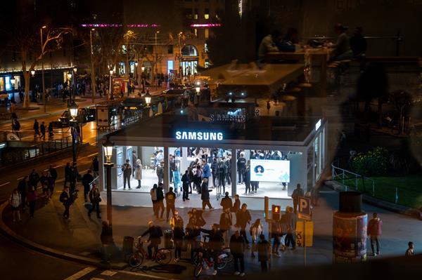 현지시간 19일, 스페인 바르셀로나 카탈루냐 광장(Plaza de Catalunya)에서 운영 중인 '갤럭시 익스피리언스 스페이스' 전경. ⓒ 파이낸셜데일리 / 삼성전자