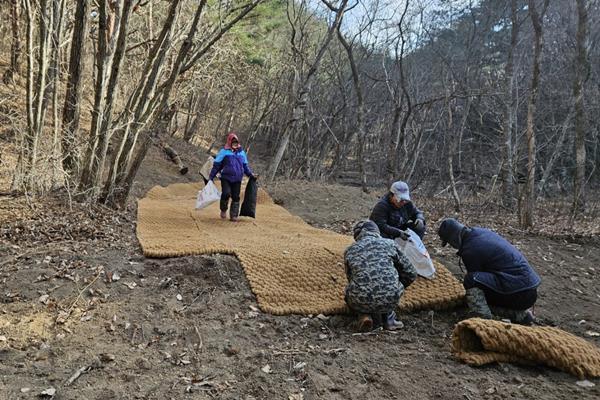 KT&G(사장 백복인)가 지난 1월 국립생태원과 함께 경북 영양군에 위치한 ‘장구메기 습지’의 보존 공사를 완료했다. 사진은 경북 영양군에 위치한 ‘장구메기 습지’ 복원 현장 모습. ⓒ 파이낸셜데일리 / KT&G