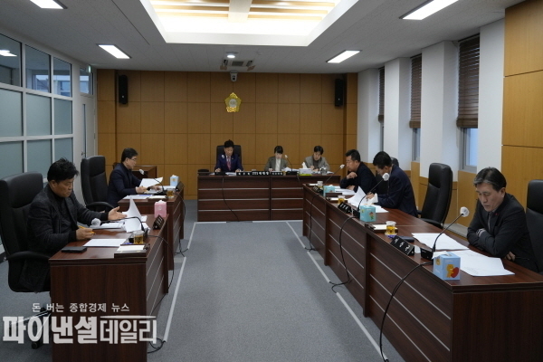  '2024년 의원연구단체 심의위원회' ⓒ파이낸셜데일리/영천시의회