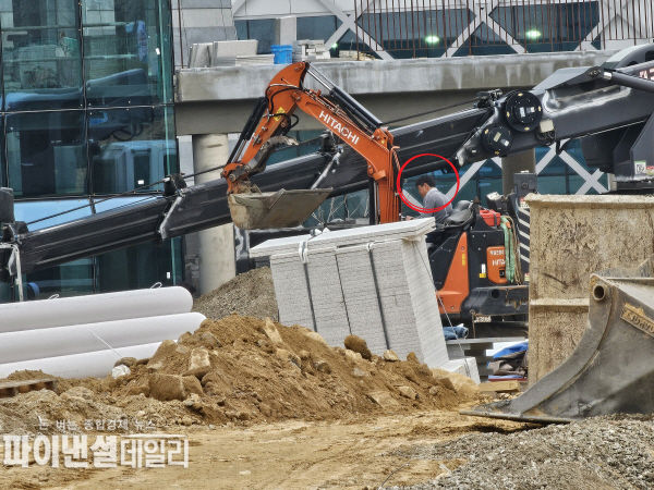 건설현장 근로자 안전모 미착용 ⓒ 파이낸셜데일리 / 박미화 기자