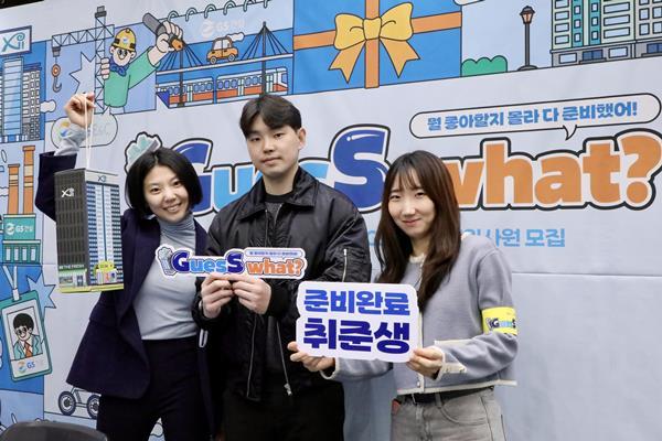 GS건설과 GS리테일이 함께 진행한 캠퍼스 리크루팅 참석자들이 팝업스토어 형식으로 마련된 부스를 체험하고 있다. ⓒ 파이낸셜데일리 / GS건설