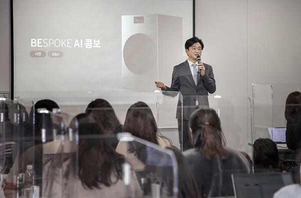  서울 중구 삼성전자 기자실에서 삼성전자 DA사업부 CX팀장 이무형 부사장이 일체형 세탁·건조기 '비스포크 AI 콤보'의 혁신에 대해 설명하고 있다. ⓒ 파이낸셜데일리 / 삼성전자