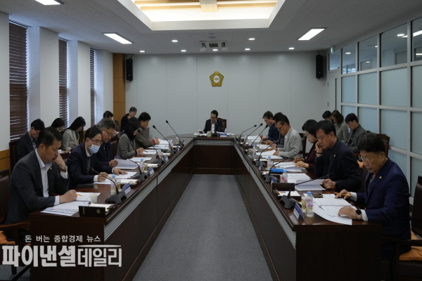  전체 의원 정례간담회 ⓒ파이낸셜데일리/영천시의회