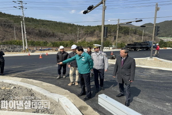 주낙영 시장이 25일 0시 개통을 앞둔 황금대교 현장을 점검 ⓒ파이낸셜데일리/경주시