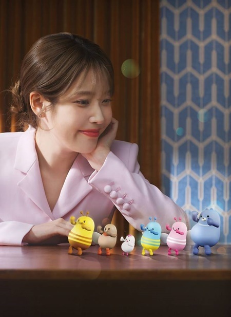 아이유, 우리금융그룹과 ‘2년 더’ 광고모델 계약 연장. ⓒ 파이낸셜데일리 / 우리금융그룹