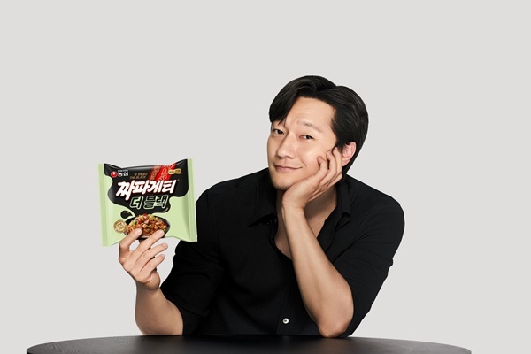 농심 짜파게티 더블랙 광고모델 배우 손석구. ⓒ 파이낸셜데일리 / 농심