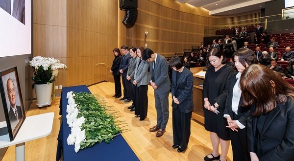 창업주 故 제석 김신권 회장 10주기 추모식 장면. ⓒ 파이낸셜데일리 / 한독