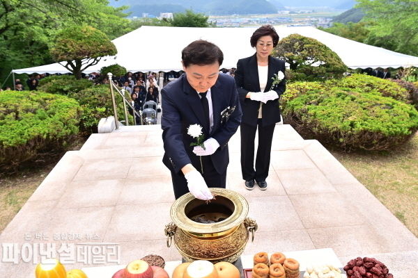 제69회 현충일을 맞이하여 보훈가족과 기관단체장, 군민 등 600여 명이 참석한 가운데 충혼탑에서 진행 ⓒ파이낸셜데일리/고령군
