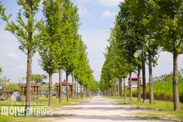 신녕천 고향의강(영양교 서단~삼모산 아래) 공원에 맨발길을 조성할 계획 ⓒ파이낸셜데일리/영천시