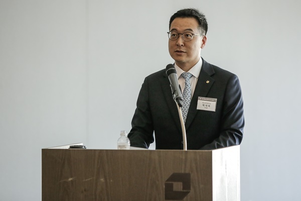 백재욱 대신경제연구소 대표가 기업 밸류업 프로그램 대응 간담회 개회사를 발표하고 있다. ⓒ 파이낸셜데일리 / 대신경제연구소